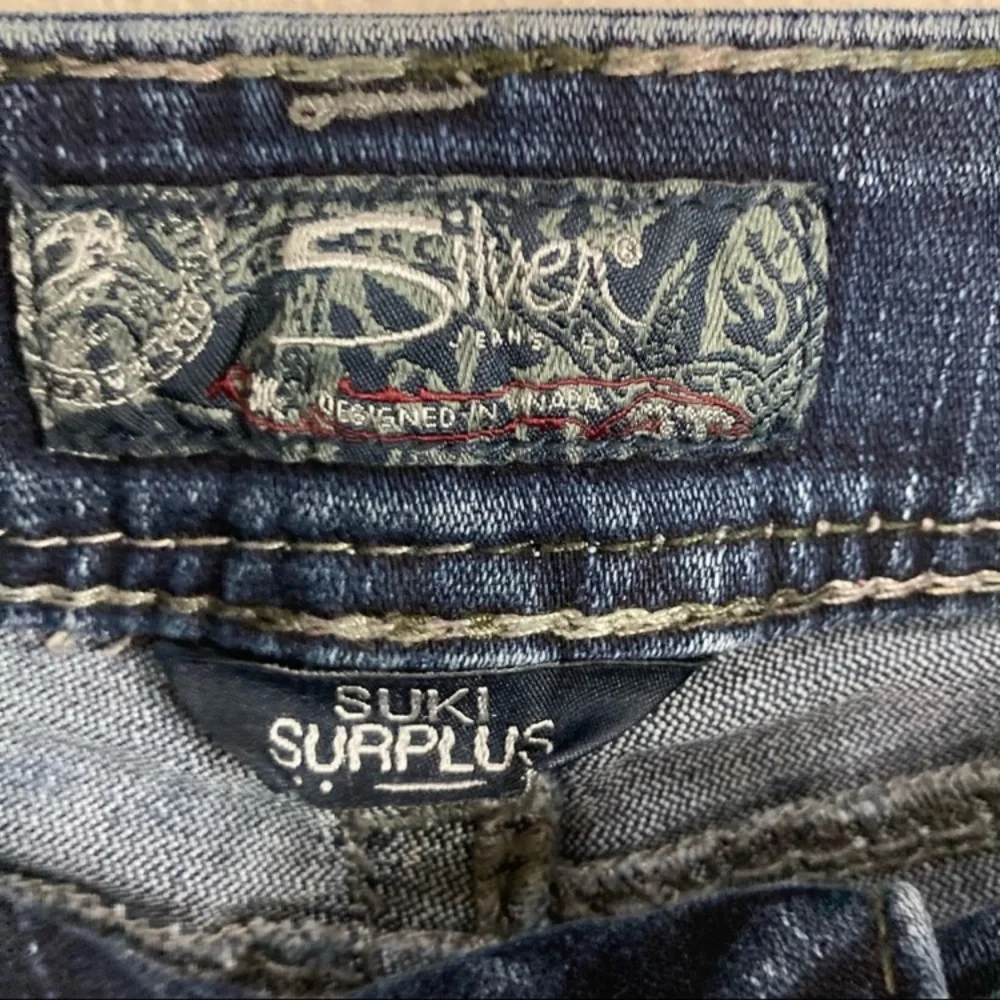 Silver Suki Surplus Boot Cut Dark Wash Mid Rise Thick Stitch Jeans Women’s Sz 26 - Picture 2 of 5